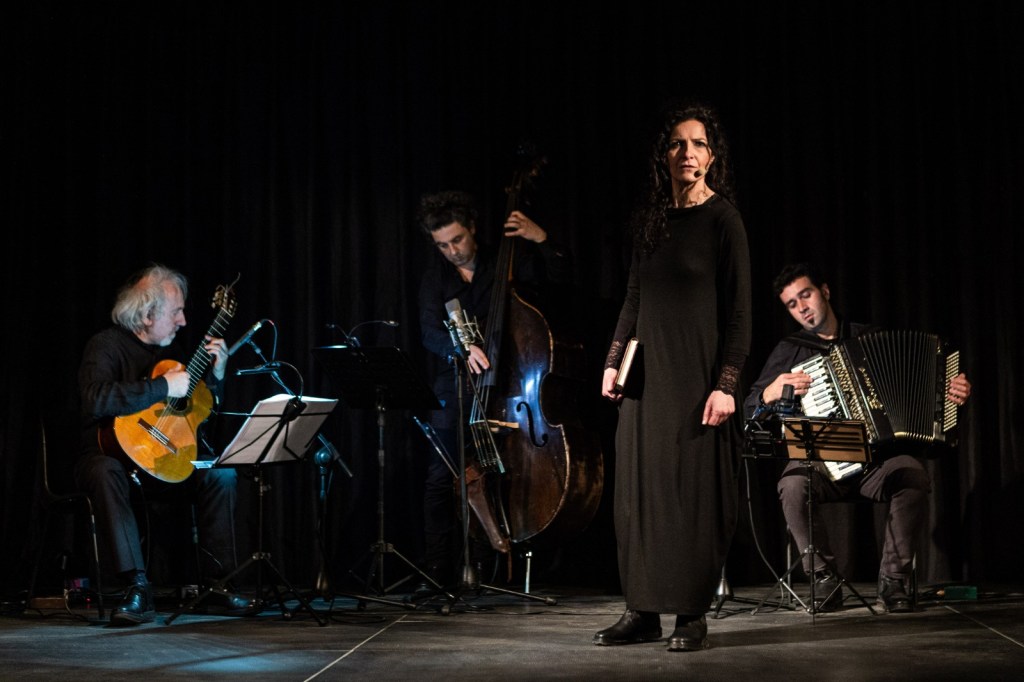 "Io che amo solo te. Le voci di Genova." Corigliano (Le), mag21, foto di Francesco Sciolti