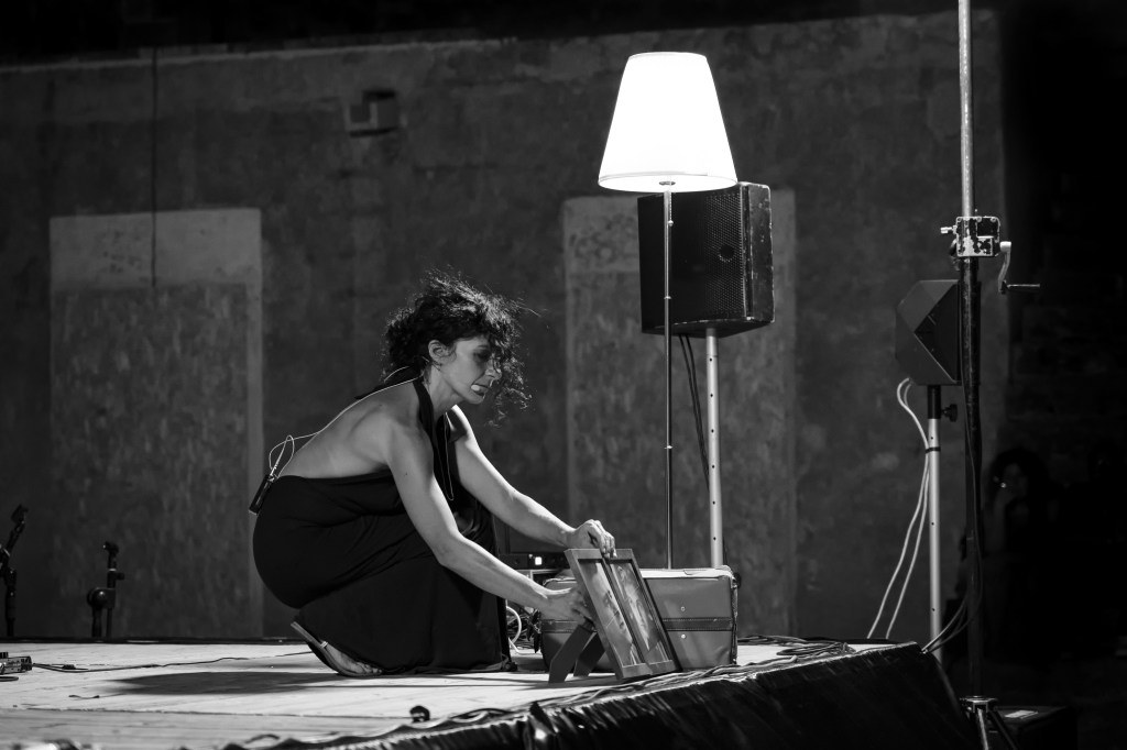 "Io che amo solo te. Le voci di Genova." Collepasso (Le), 6ago22, foto di Sergio Limongelli