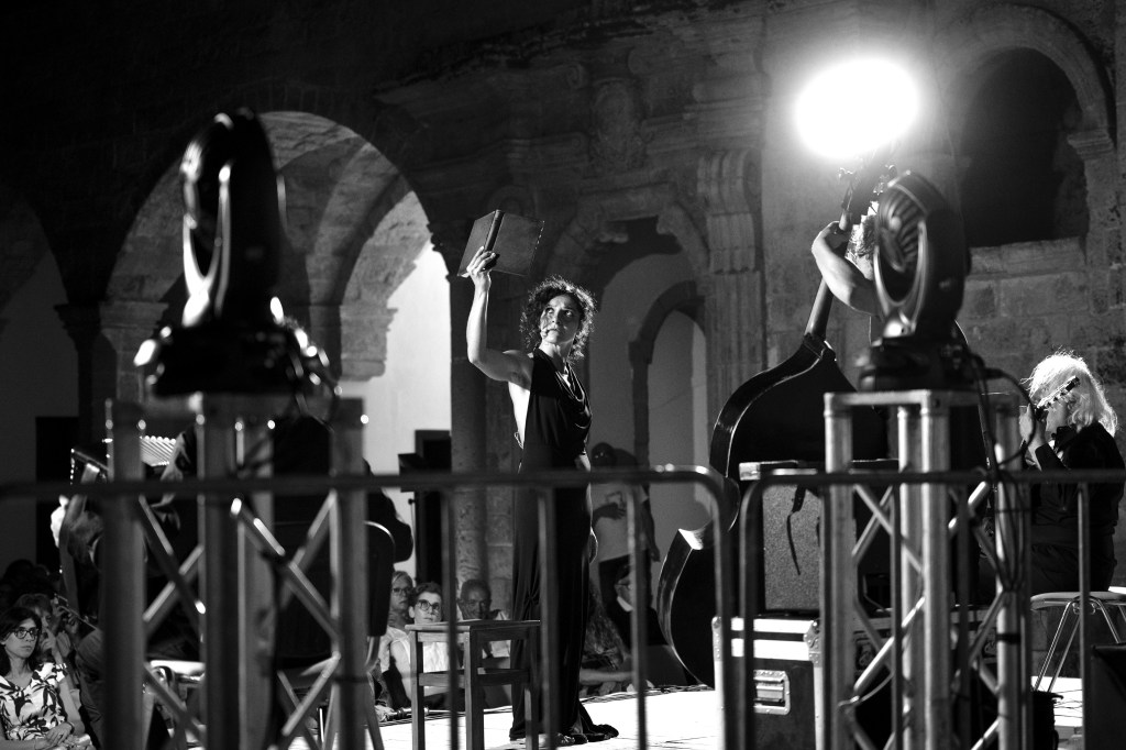 "Io che amo solo te. Le voci di Genova." Collepasso (Le), 6ago22, foto di Sergio Limongelli