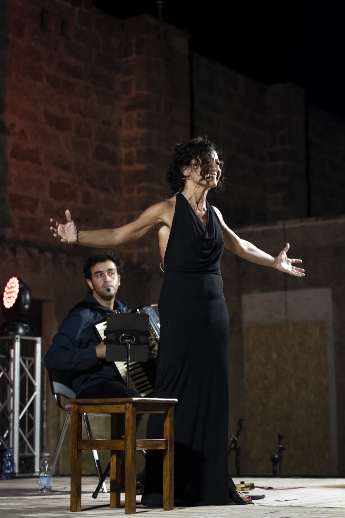 "Io che amo solo te. Le voci di Genova." Collepasso (Le), 6ago22, foto di Sergio Limongelli