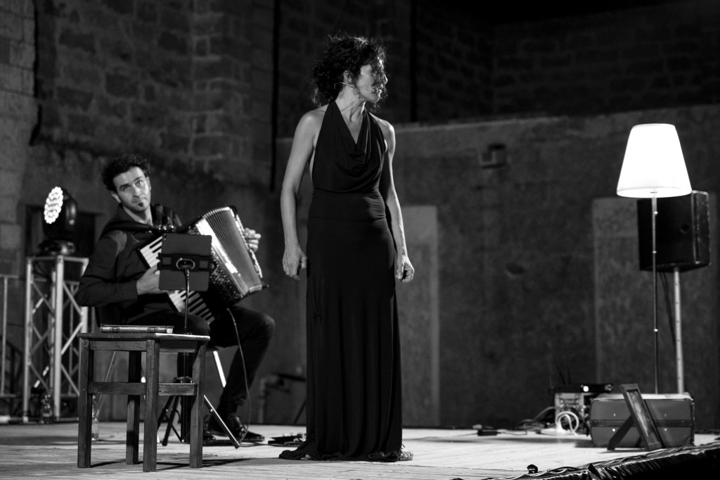 "Io che amo solo te. Le voci di Genova." Collepasso (Le), 6ago22, foto di Sergio Limongelli